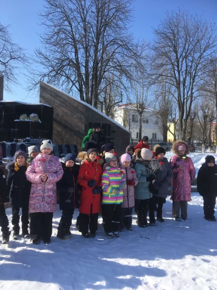 Возложение цветов.