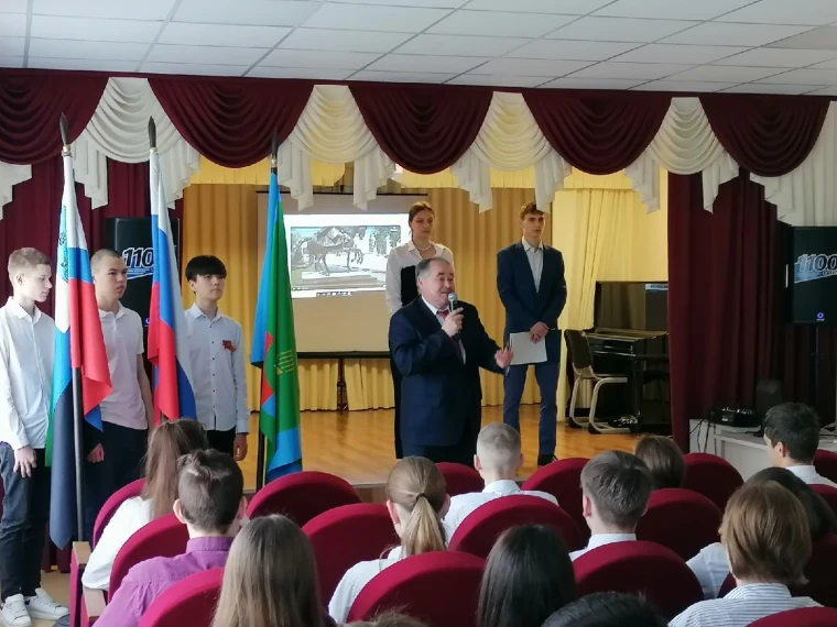 Движение первых.